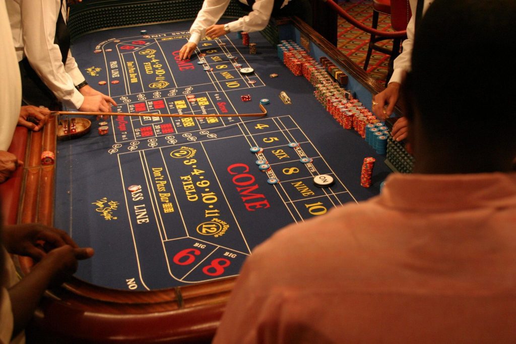 how-to-play-craps-scaled